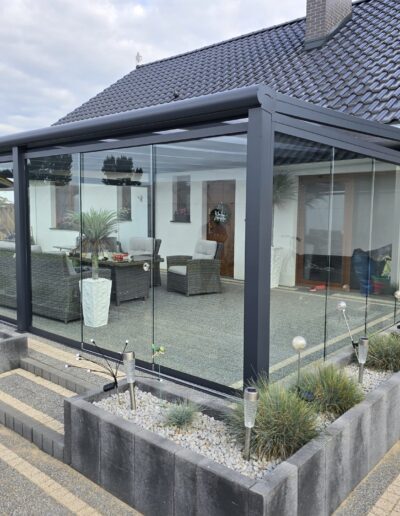 Szklana zabudowa tarasu