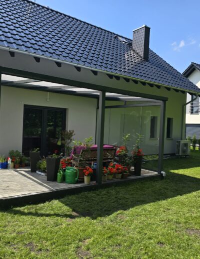 Zadaszenie i ściany ze szkła ruchome boczne