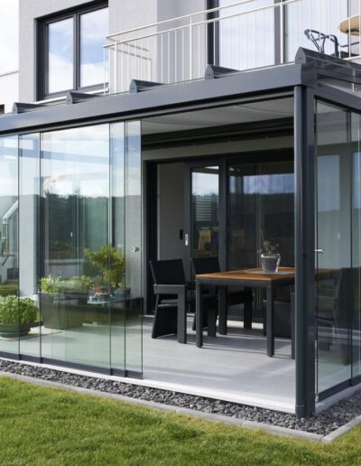 Pełna zabudowa ściany ze szkła