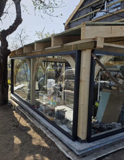 szklana zabudowa altany ścianami przesuwnymi